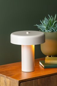 Riqueza Palo 26cm Greige lampe de table De Leitmotiv - Sa silhouette élancée et son design épuré lui confèrent une allure élégante et discrète, lui permettant de s'intégrer harmonieusement à différents styles d'intérieur.