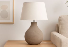 Manchester 50cm Brun De Nordic Lighting - Ses couleurs chaudes et son design &eacute;l&eacute;gant font de cette lampe un &eacute;l&eacute;ment de d&eacute;coration intemporel, id&eacute;al pour cr&eacute;er une atmosph&egrave;re harmonieuse et chaleureuse.