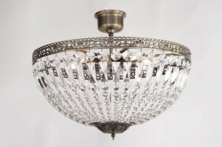 Classic Ø55 Laiton antique cristal De Norrsken Design - Les cristaux scintillants refl&egrave;tent la lumi&egrave;re de mani&egrave;re enchanteresse et cr&eacute;ent une belle brillance dans la pi&egrave;ce.