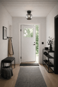 Globi Ø25 Noir/Fumé plafonnier De Nordic Lighting - Cr&eacute;ez une ambiance chaleureuse et &eacute;l&eacute;gante dans votre pi&egrave;ce avec ce plafonnier de style vintage.