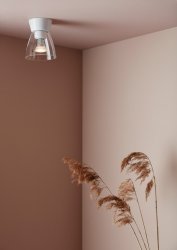 Bizzo Ø17 Blanc brillant/transparent De Belid - Bizzo est un plafonnier &eacute;l&eacute;gant et l&eacute;ger disponible dans de nombreuses variantes.