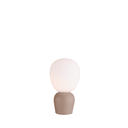 Buddy 18cm Sable lampe de table De Belid - Disponible en suspension et en lampe de table.