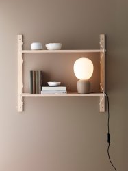 Buddy 18cm Sable lampe de table De Belid - Disponible en suspension et en lampe de table.