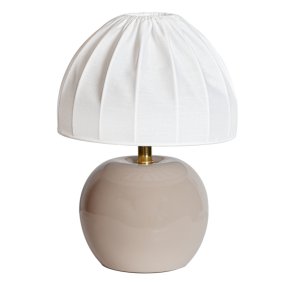Peach 27cm Beige lampe de table De Cottex - Peach est id&eacute;ale sur une table d'appoint, une table de chevet ou pr&egrave;s d'une fen&ecirc;tre.