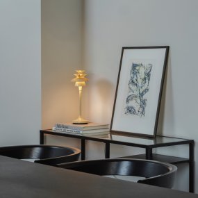 Picasso 35cm Miel léger lampe de table De Belid - La famille Picasso se compose de suspensions, de lampes de table et de lampadaires.