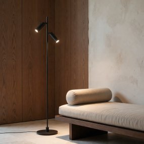 Pipeline 2 Noir mat De Herstal - Avec une hauteur de 132,6 cm et un diam&egrave;tre de base de 20 cm, Pipeline offre une pr&eacute;sence stable et &eacute;l&eacute;gante adapt&eacute;e aux salons, chambres et bureaux &agrave; domicile.