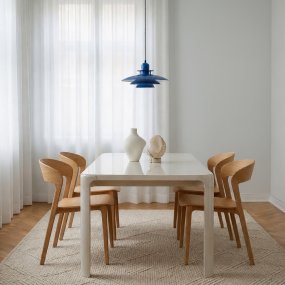 Primus I Ø43 Bleu suspension De Belid - La suspension Primus de Belid est une lampe classique en m&eacute;tal d'un bleu profond rehauss&eacute; de d&eacute;tails noirs mats.