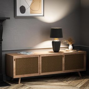 Bexley 56cm Noir lampe de table De Elstead Lighting - Den levereras med en avsmalnande lampsk&auml;rm i svart konstsilke med en m&auml;ssingf&auml;rgad insida, handgjord i Storbritannien.