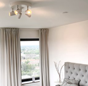 Pilot 5 Blanc spot De Aneta Lighting - Chaque tête de projecteur est réglable.