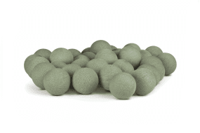 Irislights Salvia Green 35-lights Vert De Irislights - Les sph&egrave;res, fabriqu&eacute;es artisanalement &agrave; partir de fil fin teint &agrave; la main et de colle &eacute;cologique, sont uniques.