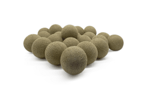 Irislights Sand Beige 35-lights Sable De Irislights - Les sph&egrave;res, fabriqu&eacute;es artisanalement &agrave; partir de fil fin teint &agrave; la main et de colle &eacute;cologique, sont uniques.