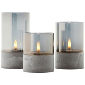Bougie Pack De 3 Gris/fumé De Brilliant - Ce lot comprend des lampes de 10 cm, 12,5 cm et 15 cm de hauteur, toutes d'un diam&egrave;tre de 8 cm, id&eacute;ales pour une table, une &eacute;tag&egrave;re ou un rebord de fen&ecirc;tre.