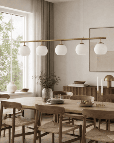 Globi 5 120cm Laiton brossé/blanc suspension De Nordic Lighting - Sa suspension en laiton bross&eacute; lui conf&egrave;re une touche sophistiqu&eacute;e et graphique, tandis que ses cinq coupoles rondes en verre opale diffusent une lumi&egrave;re agr&eacute;able et homog&egrave;ne dans toute la pi&egrave;ce.
