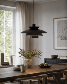 Stealth 2 Ø50 Noir suspension De Nordic Lighting - Id&eacute;ale au-dessus d'une table &agrave; manger ou dans un salon, elle allie parfaitement fonctionnalit&eacute; et esth&eacute;tique.