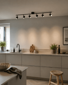 Omega 6 Noir spot De Nordic Lighting - Installez-le dans le couloir, la cuisine ou la chambre.