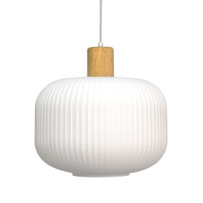 Ekerum Ø30 Blanc suspension De Nordic Lighting - Son abat-jour en verre blanc c&ocirc;tel&eacute; diffuse une lumi&egrave;re agr&eacute;able et homog&egrave;ne, tandis que sa structure apporte une touche d&eacute;corative.