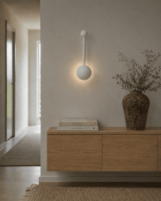 Alba long LED 30cm Blanc De Lampan - Donnez une nouvelle touche &agrave; votre int&eacute;rieur avec l'applique murale LED longue Alba - une solution &eacute;l&eacute;gante et &eacute;conome en &eacute;nergie pour les environnements r&eacute;sidentiels et h&ocirc;teliers modernes.