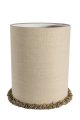 Lampshade Cylinder Fringe Ø30 Nature De Alde & Lind - Sa forme droite facilite son placement et s'adapte aux intérieurs modernes, classiques et d'inspiration rétro.