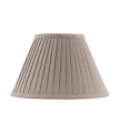 Fabric Lamp Shade 200 Beige De Karlskrona lampfabrik - Douille de lampe avec filetage ou dans la virole en laiton incluse dans les lampes de table et de sol de Karlskrona Lampfabrik.