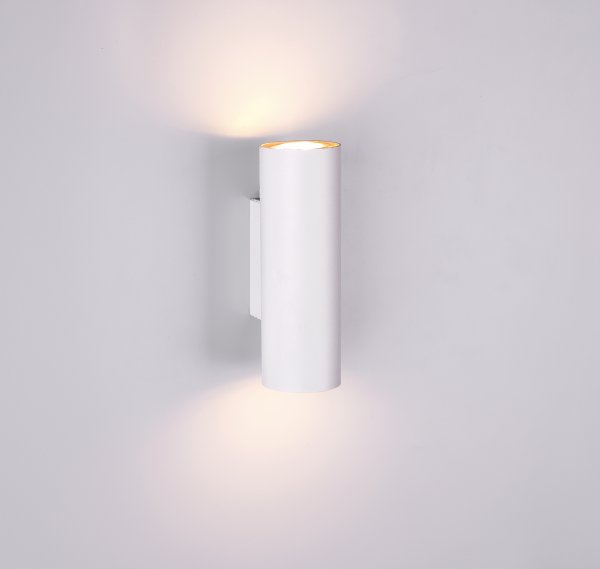Marley 18cm Blanc applique murale De Trio Lighting - Il offre un &eacute;clairage vers le haut et vers le bas et est donc polyvalent et adapt&eacute; &agrave; diff&eacute;rentes pi&egrave;ces telles que la cuisine, le couloir ou le salon.