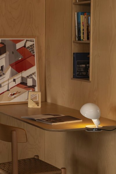 Bela 24cm Blanc lampe de bureau De Faro Barcelona - Gr&acirc;ce &agrave; son socle annulaire inclus, Bela se transforme rapidement en une &eacute;l&eacute;gante lampe de table.