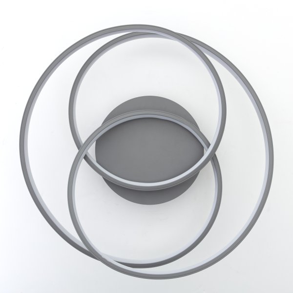 Labyrinth Ø40 Gris plafonnier De Brilliant - La couleur grise &eacute;l&eacute;gante transmet une sensation d&#39;&eacute;l&eacute;gance et de confort et la technologie LED fournit un &eacute;clairage &eacute;conome en &eacute;nergie avec une luminosit&eacute; &eacute;lev&eacute;e.