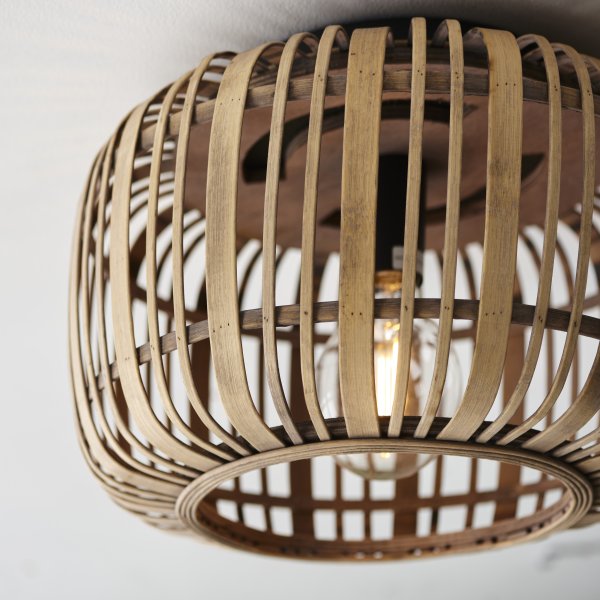 Woodrow Ø40 Nature plafonnier De Brilliant - La lampe diffuse une lumi&egrave;re chaude et agr&eacute;able et cr&eacute;e une atmosph&egrave;re agr&eacute;able dans la pi&egrave;ce.