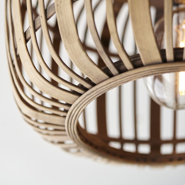Woodrow Ø40 Nature plafonnier De Brilliant - La lampe diffuse une lumi&egrave;re chaude et agr&eacute;able et cr&eacute;e une atmosph&egrave;re agr&eacute;able dans la pi&egrave;ce.
