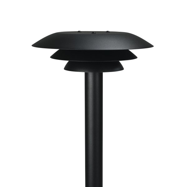 DL25 Noir bornes De Dyberg Larsen - La lampe est en acier inoxydable noir, mesure 90 cm de haut et possède un abat-jour d'un diamètre de 25 cm.