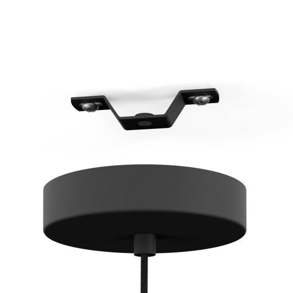 Mattanza Ø50 Gris suspension De Eglo - La forme sphérique et les panneaux superposés créent un jeu d'ombres ludique lorsque la lampe est allumée, donnant à la pièce profondeur et dimension.