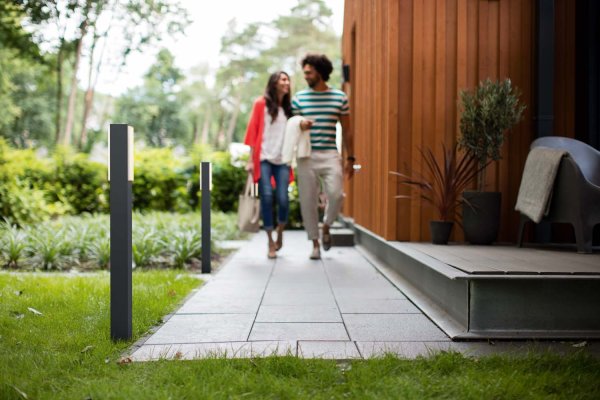 Stratosphere 77cm Anthracite bornes De Philips - Avec une durée de vie étonnante de 50 000 heures, ces lampes durent plus de deux ans.