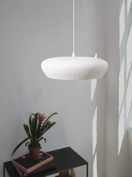  Plaster Pure Ø30 Blanc suspension De Osram - Il est recommand&eacute; de le placer au dessus de la table &agrave; manger ou dans le salon.