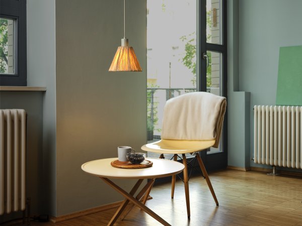 Raffia Ø20 Nature suspension De Ledvance - L'abat-jour en palmier raphia associ&eacute; au m&eacute;tal vert conf&egrave;re &agrave; la pi&egrave;ce une atmosph&egrave;re chaleureuse et naturelle.