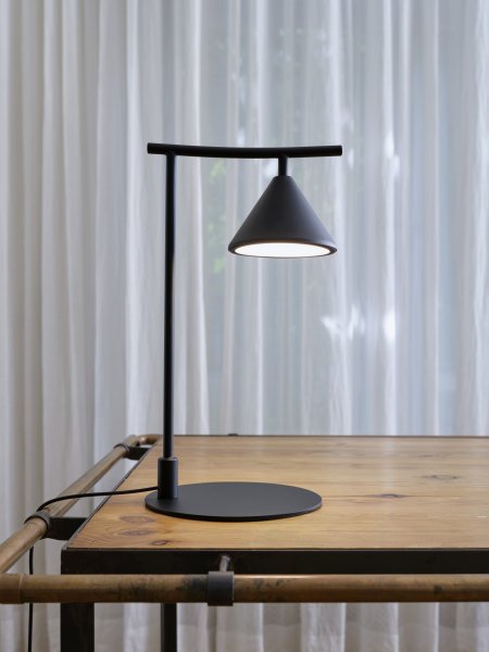 Fuji 40cm Noir lampe de table De Ledvance - Fuji &auml;r en stilren bordslampa med tidl&ouml;sa former.