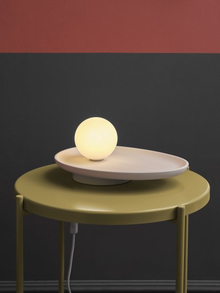 Plaster Nest 14cm Blanc lampe de table De Ledvance - Glaskupan i opal som omfamnar ljusk&auml;llan skapar ett fint och bl&auml;ndfritt ljus i rummet.