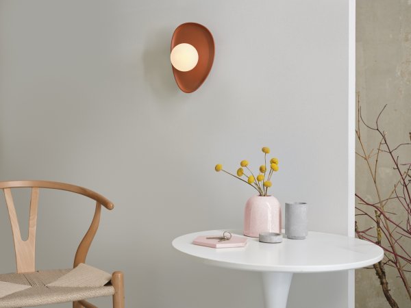 Clay Nest 26cm Brun applique murale De Ledvance - Glaskupan i opal som omfamnar ljusk&auml;llan skapar ett fint och bl&auml;ndfritt ljus i rummet.