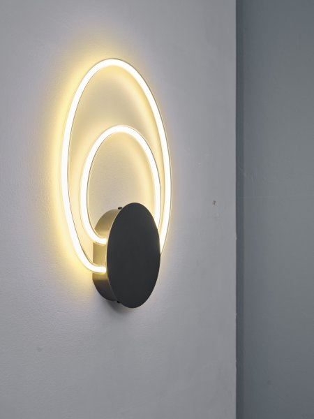 Helios 40cm Noir applique murale De Ledvance - Lampan har tv&aring; olika belysningspunkter med integrerad LED, ett indirekt ljus bakom v&auml;ggplattan och cirkelarna.