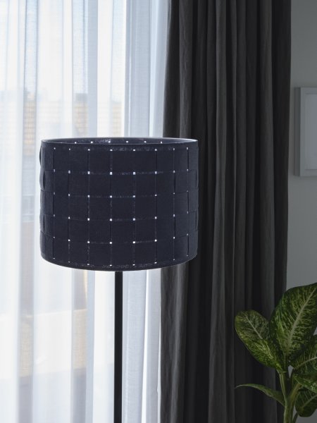 Felt Weaving Gris foncé lampadaire De Ledvance - Dekorativ golvlampa med sk&auml;rm gjord av fl&auml;tad filt vilket ger en fin och varm ljusspridning i rummet.