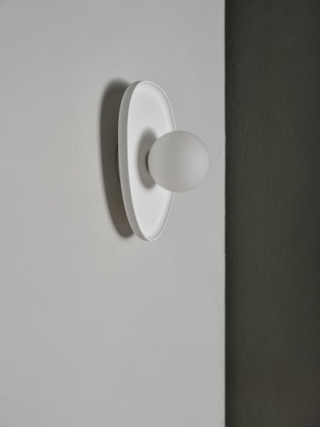 Plaster Nest 26cm Blanc applique murale De Ledvance - Glaskupan i opal som omfamnar ljusk&auml;llan skapar ett fint och bl&auml;ndfritt ljus i rummet.