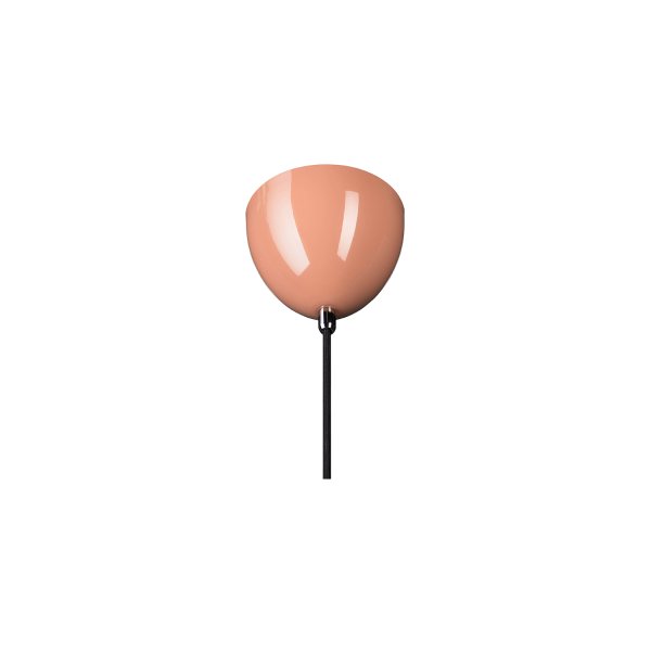 Lennon Ø12 Corail lampe de fenêtre De CO Bankeryd - La lampe peut être suspendue individuellement au-dessus d'un établi dans la cuisine, dans une fenêtre ou en groupe au-dessus de la table à manger.