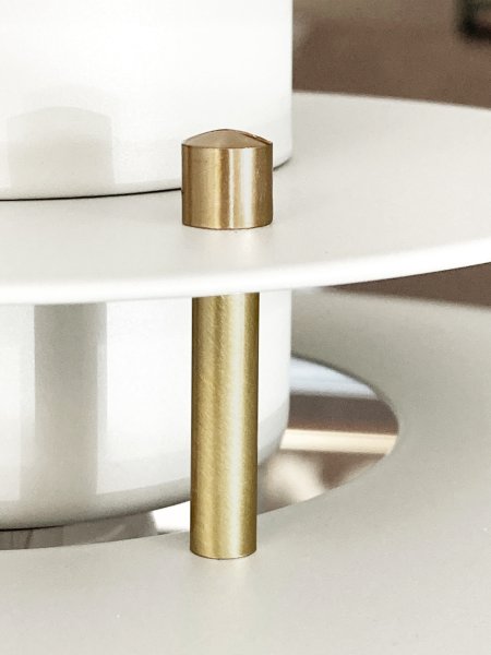 Primus II Ø43 Blanc mat/laiton suspension De Belid - Primus est une suspension de cuisine populaire avec un design intemporel qui a été adapté aux tendances au fil des ans.