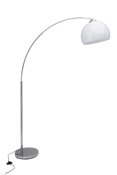 Vessa Chrome lampadaire De Brilliant - Gr&acirc;ce &agrave; son bras large, la lampe peut &ecirc;tre plac&eacute;e &agrave; un endroit tout en &eacute;clairant un autre &ndash; parfaite comme lampe de lecture derri&egrave;re le canap&eacute; ou en compl&eacute;ment d&#39;un &eacute;clairage g&eacute;n&eacute;ral.