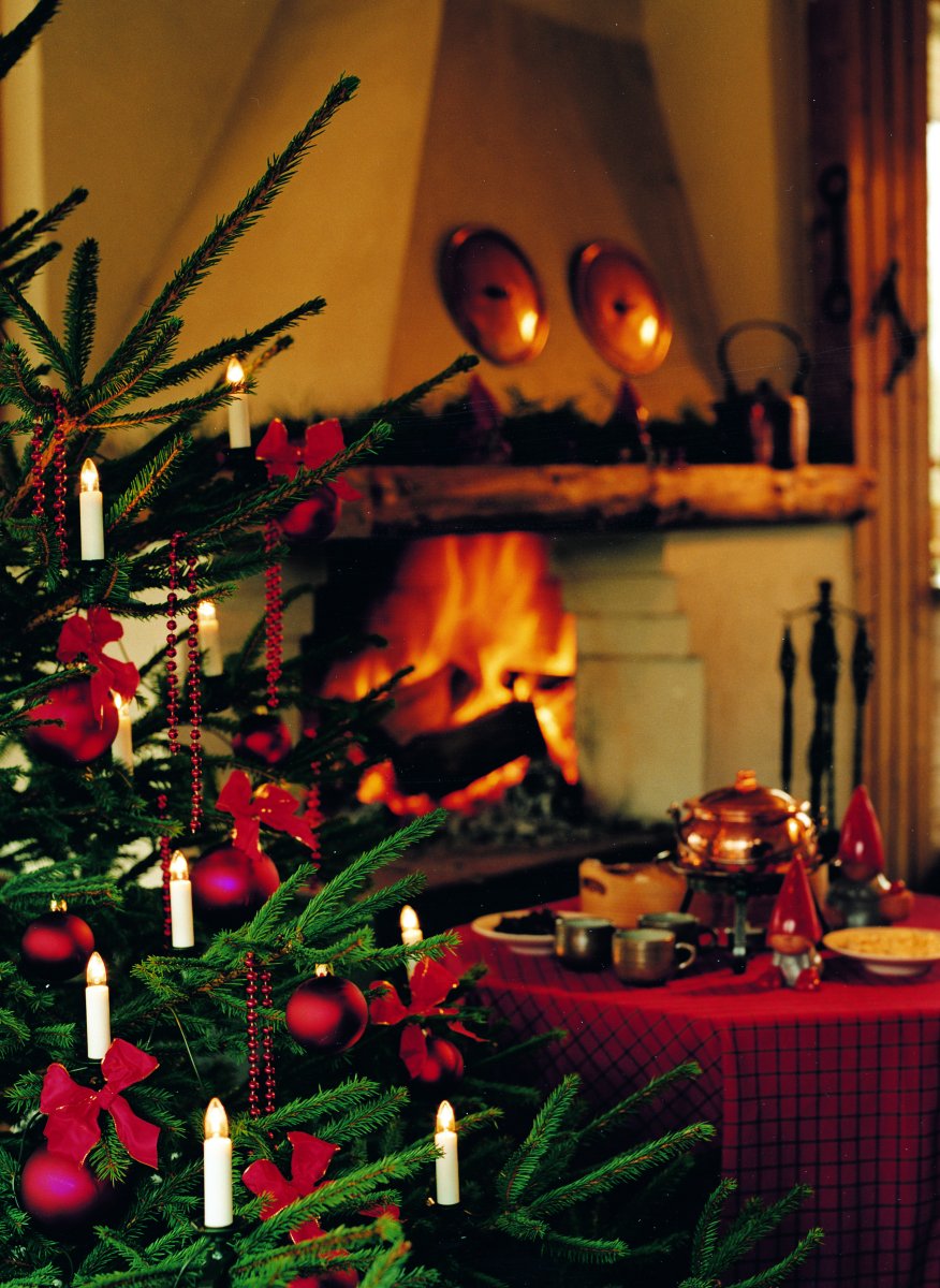 Julgransbelysning varmvit 16LED 7,5m Blanc De Konstsmide - Les ampoules E10 sont rempla&ccedil;ables et les lumi&egrave;res sont dispos&eacute;es sur un fil vert de 7,5 m&egrave;tres qui se fond harmonieusement dans les branches.