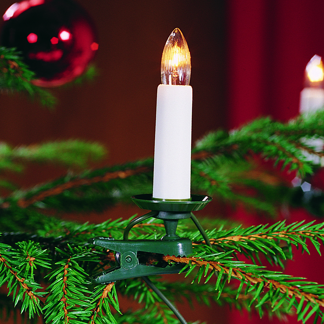 Julgransbelysning varmvit 16LED 7,5m Blanc De Konstsmide - Les ampoules E10 sont rempla&ccedil;ables et les lumi&egrave;res sont dispos&eacute;es sur un fil vert de 7,5 m&egrave;tres qui se fond harmonieusement dans les branches.