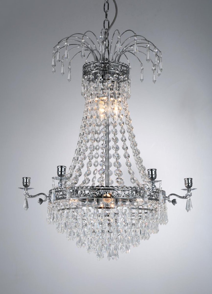 Empire Classic Ø55 Chrome cristal De Norrsken Design - Les chaînes en cristal scintillantes et la base élégante de couleur argentée créent un équilibre parfait entre glamour et intemporalité.