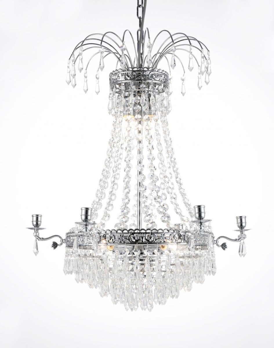 Empire Classic Ø55 Chrome cristal De Norrsken Design - Les chaînes en cristal scintillantes et la base élégante de couleur argentée créent un équilibre parfait entre glamour et intemporalité.