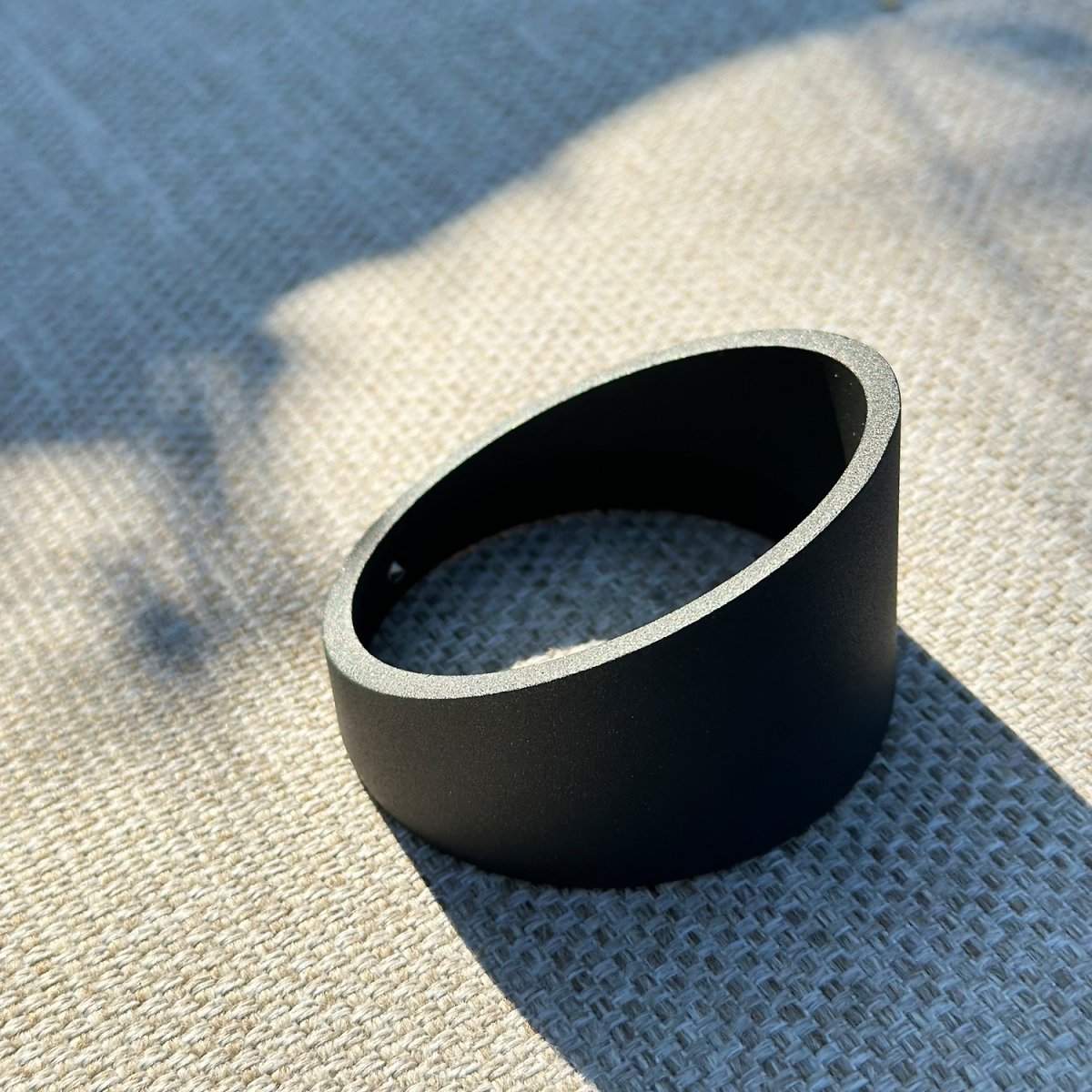 Dispositif anti-éblouissement Luna Gris foncé De Lightson - Cette grille crée une ambiance lumineuse plus agréable en réduisant l'éblouissement et en dirigeant la lumière précisément là où elle est nécessaire.