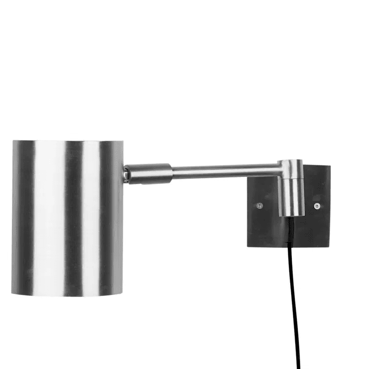 Hali Acier mat lampe de lecture De H. Skjalm P - L'applique murale Hali en acier mat est une lampe simple et élégante qui est parfaite pour le bureau, le couloir ou comme lampe de lecture dans la chambre ou à côté du canapé.
