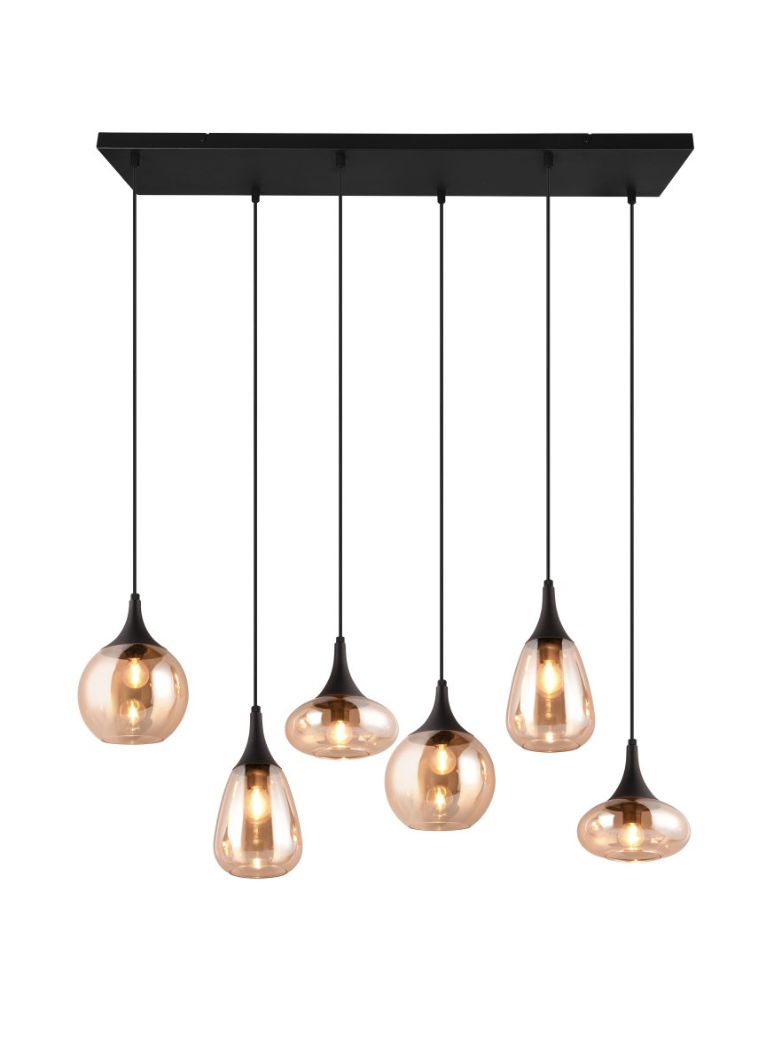 Lumina 93cm Ambre suspension De Trio Lighting - Gr&acirc;ce &agrave; sa finition noire mate, elle s'harmonise facilement avec divers styles et couleurs de d&eacute;coration, apportant une touche de modernit&eacute; et d'&eacute;l&eacute;gance &agrave; votre int&eacute;rieur.