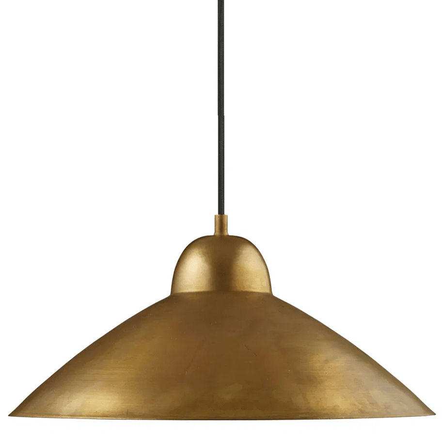 Studio Ø40 Laiton brut suspension De H. Skjalm P - La surface artisanale et le ton chaud du laiton cr&eacute;ent une expression intemporelle qui s'int&egrave;gre dans de nombreux styles d'int&eacute;rieur diff&eacute;rents.